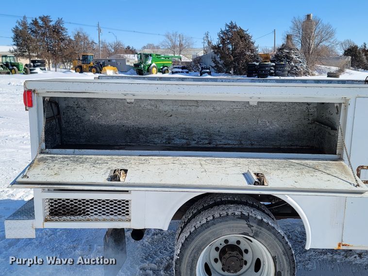 image for item ME9768 2000 Ford F550 Super Duty XL  utility / service truck