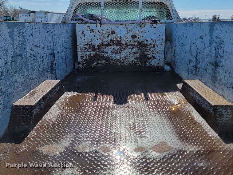 image for item ME9768 2000 Ford F550 Super Duty XL  utility / service truck