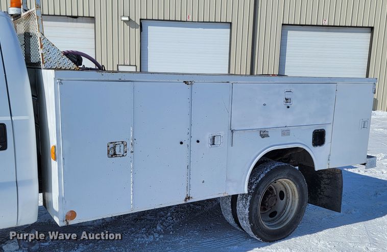 image for item ME9768 2000 Ford F550 Super Duty XL  utility / service truck