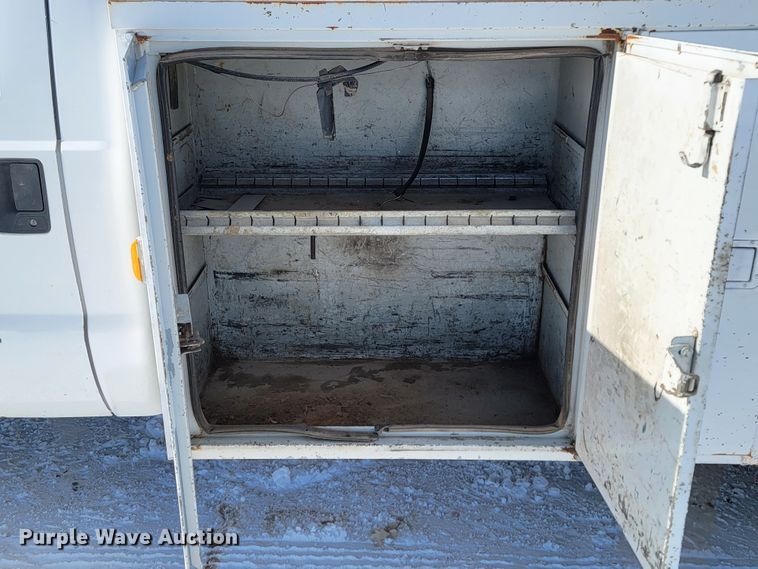 image for item ME9768 2000 Ford F550 Super Duty XL  utility / service truck