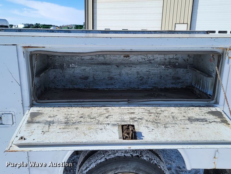 image for item ME9768 2000 Ford F550 Super Duty XL  utility / service truck