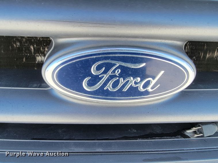 image for item ME9768 2000 Ford F550 Super Duty XL  utility / service truck