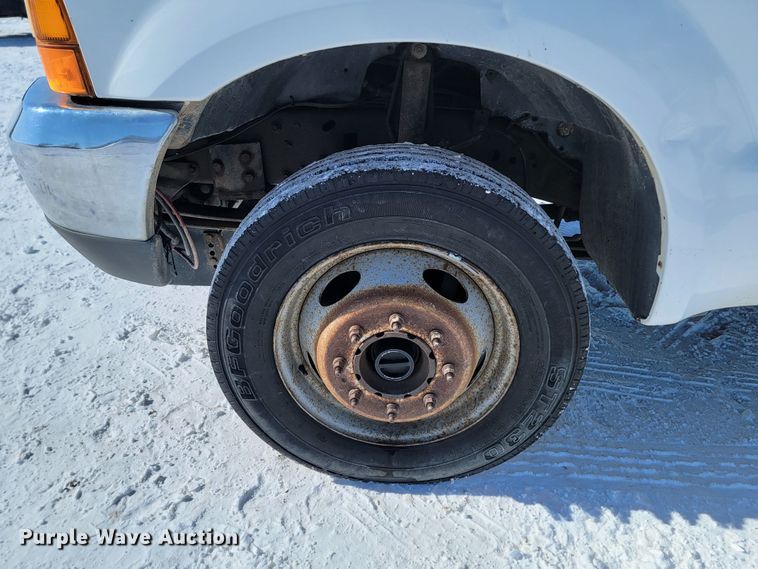 image for item ME9768 2000 Ford F550 Super Duty XL  utility / service truck