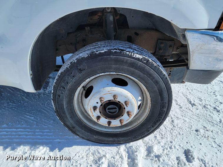 image for item ME9768 2000 Ford F550 Super Duty XL  utility / service truck