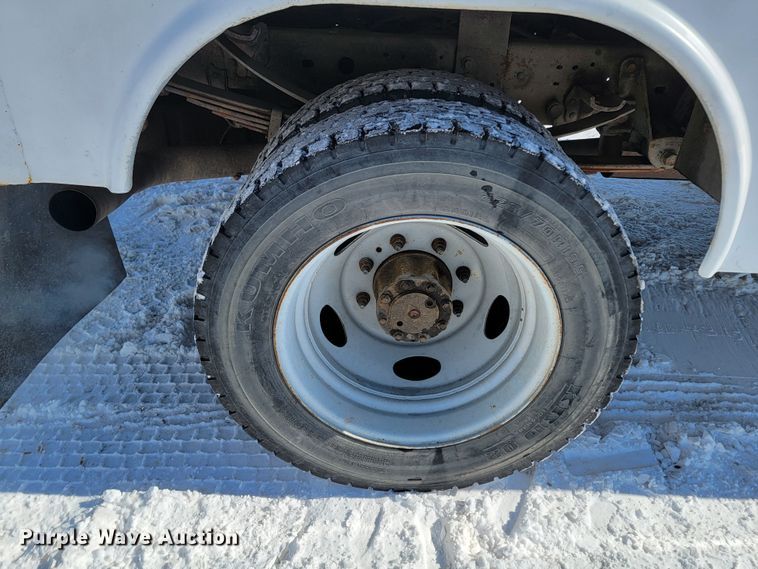 image for item ME9768 2000 Ford F550 Super Duty XL  utility / service truck