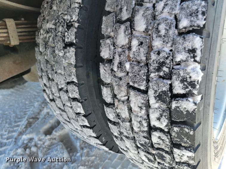 image for item ME9768 2000 Ford F550 Super Duty XL  utility / service truck