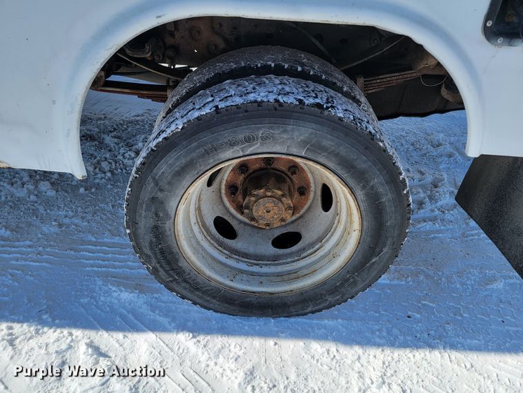 image for item ME9768 2000 Ford F550 Super Duty XL  utility / service truck