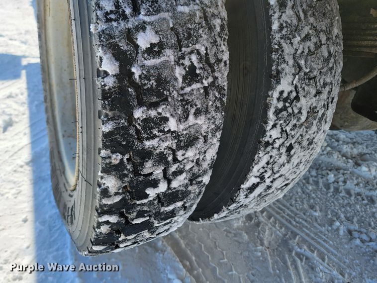 image for item ME9768 2000 Ford F550 Super Duty XL  utility / service truck