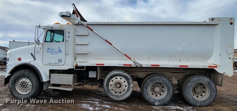 image for item ME9778 1995 Freightliner FLD112  dump truck