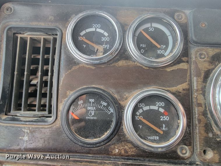 image for item ME9778 1995 Freightliner FLD112  dump truck