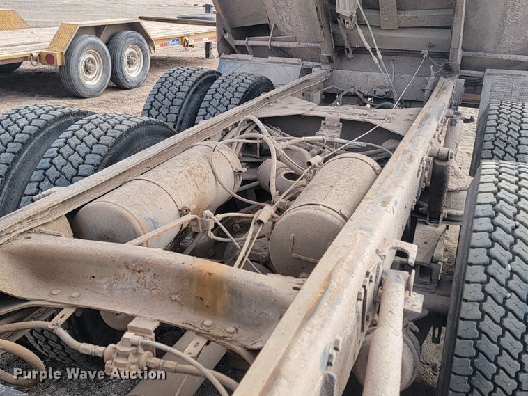 image for item ME9778 1995 Freightliner FLD112  dump truck