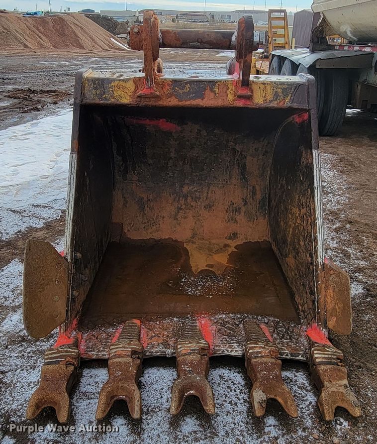 image for item ME9781 Excavator bucket