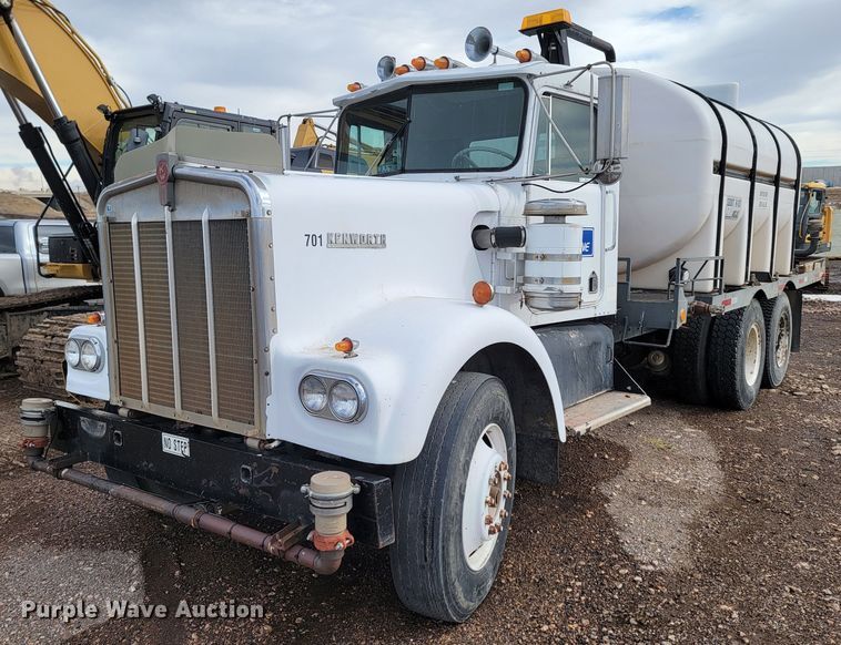 image for item ME9788 1972 Kenworth W925  tank truck