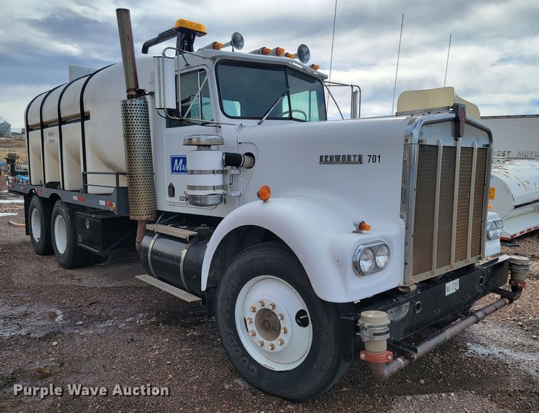 image for item ME9788 1972 Kenworth W925  tank truck