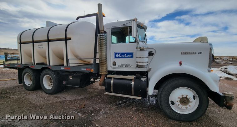 image for item ME9788 1972 Kenworth W925  tank truck