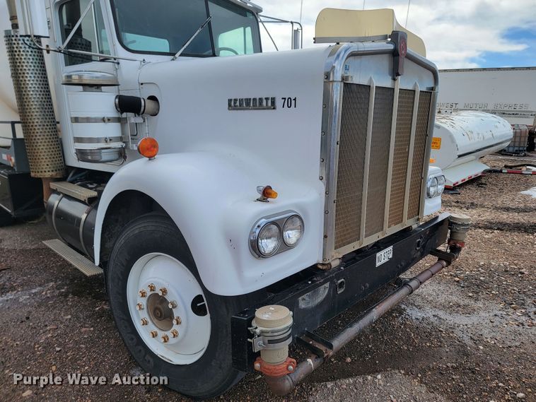 image for item ME9788 1972 Kenworth W925  tank truck