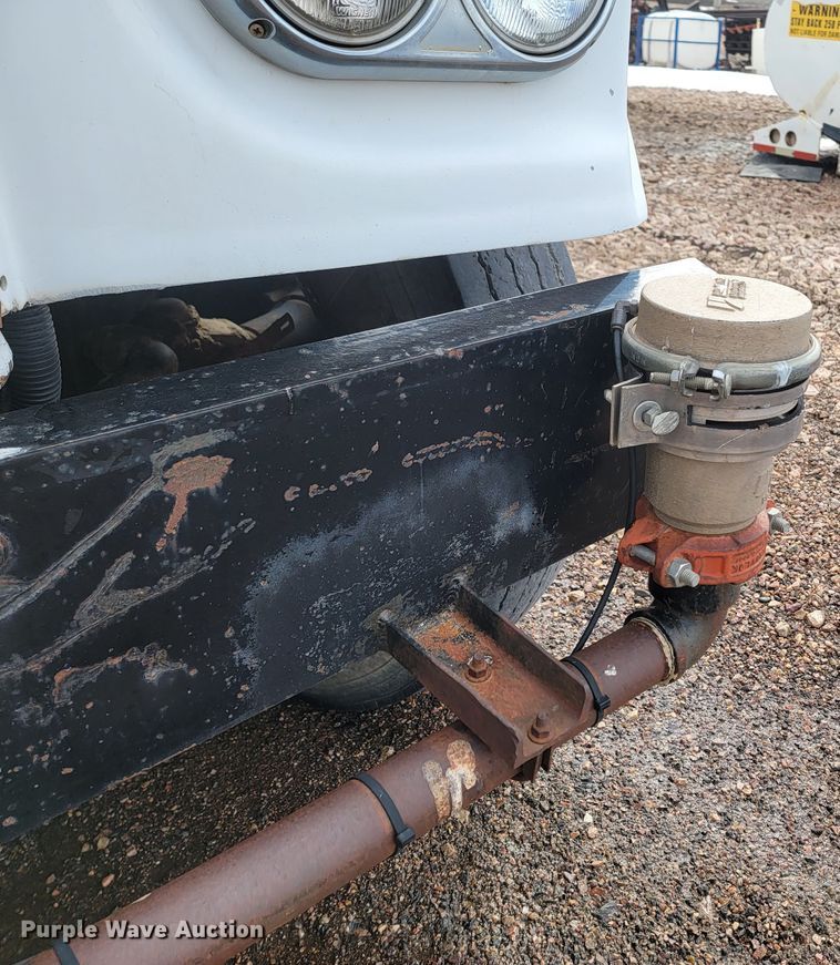 image for item ME9788 1972 Kenworth W925  tank truck