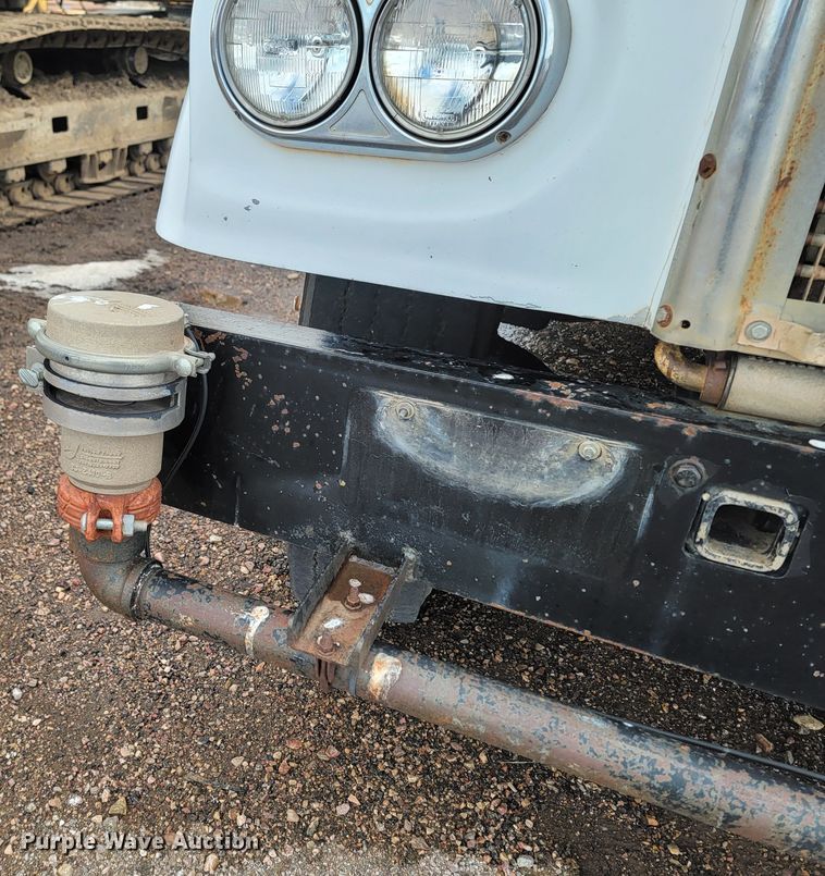 image for item ME9788 1972 Kenworth W925  tank truck