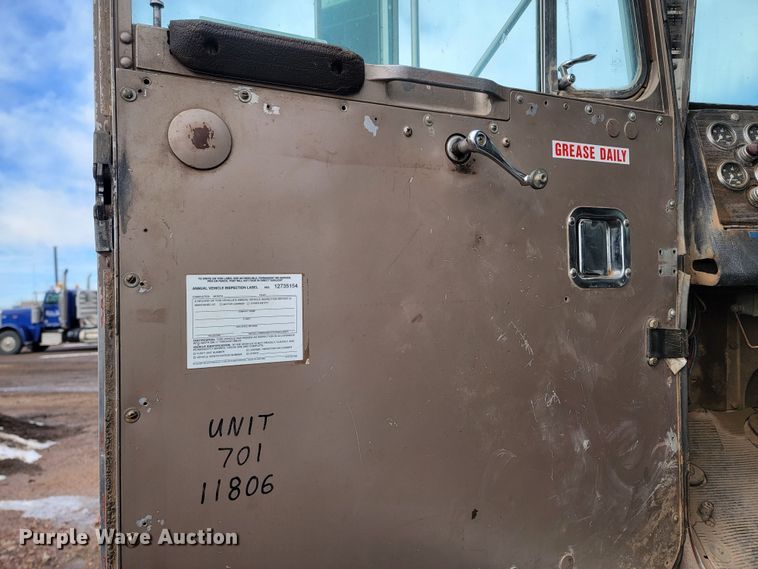 image for item ME9788 1972 Kenworth W925  tank truck