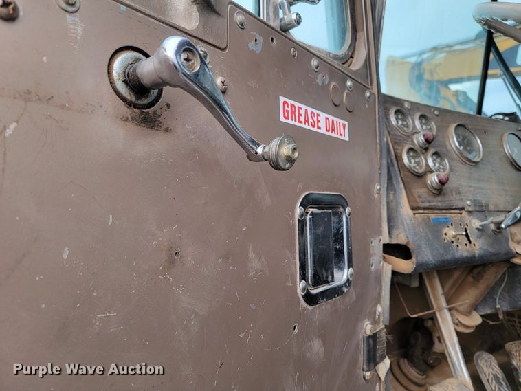 image for item ME9788 1972 Kenworth W925  tank truck