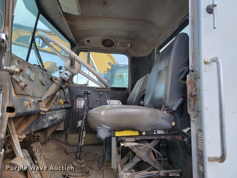 image for item ME9788 1972 Kenworth W925  tank truck