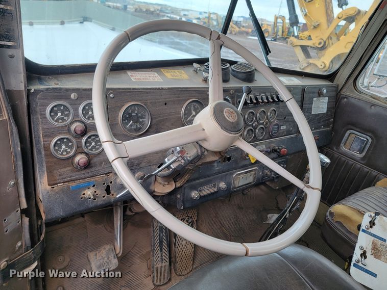 image for item ME9788 1972 Kenworth W925  tank truck