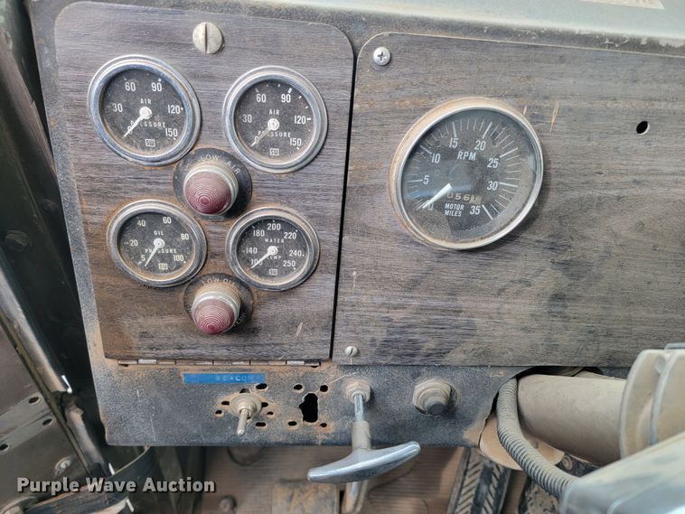 image for item ME9788 1972 Kenworth W925  tank truck