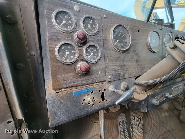 image for item ME9788 1972 Kenworth W925  tank truck