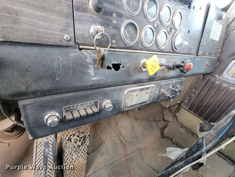 image for item ME9788 1972 Kenworth W925  tank truck