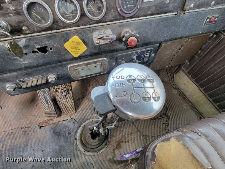 image for item ME9788 1972 Kenworth W925  tank truck