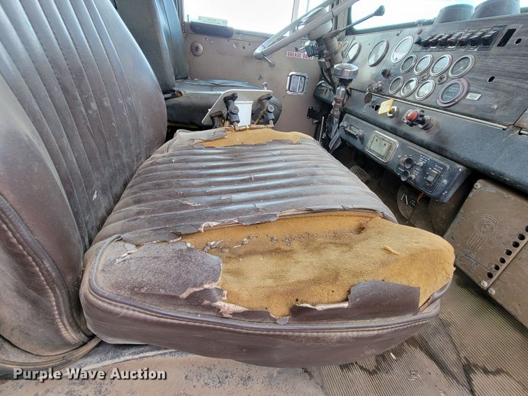 image for item ME9788 1972 Kenworth W925  tank truck