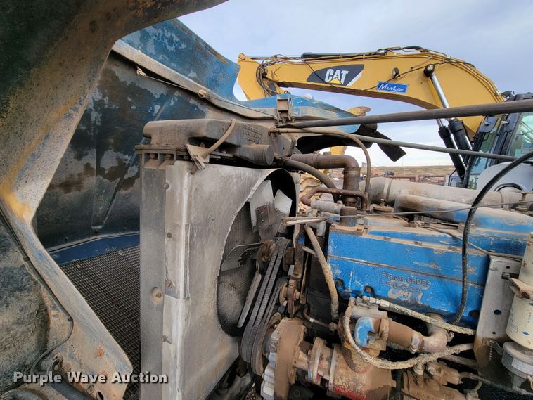 image for item ME9788 1972 Kenworth W925  tank truck