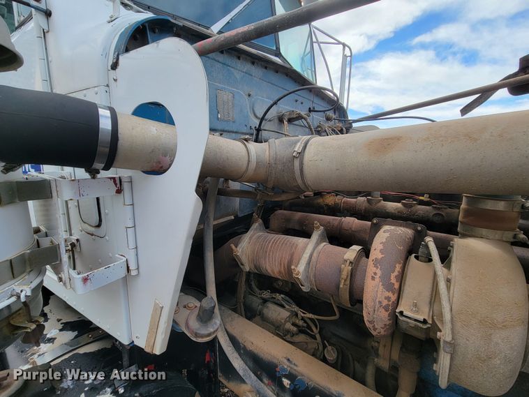 image for item ME9788 1972 Kenworth W925  tank truck