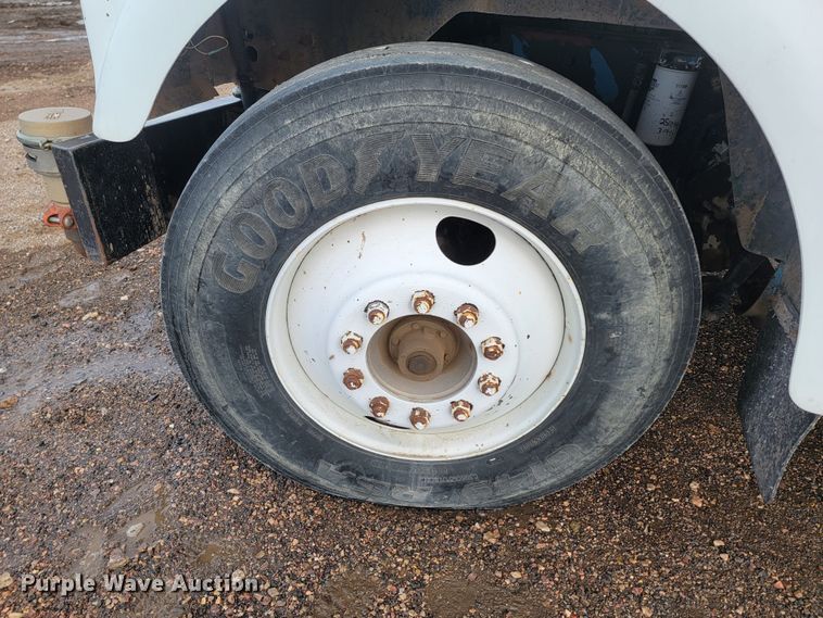 image for item ME9788 1972 Kenworth W925  tank truck