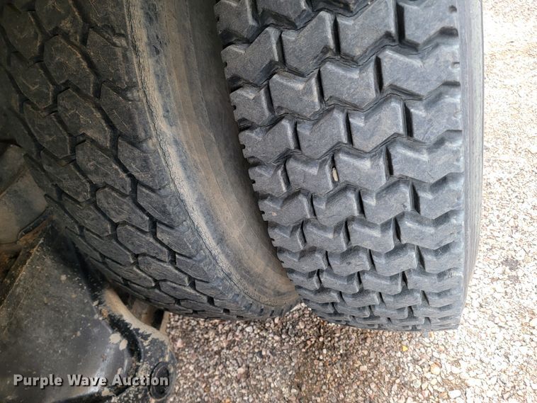 image for item ME9788 1972 Kenworth W925  tank truck