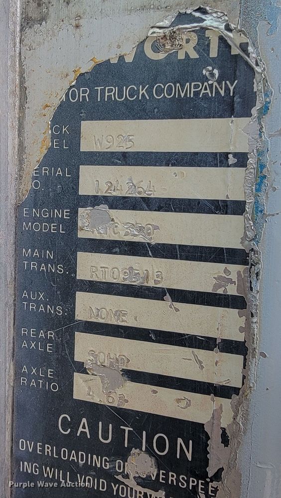 image for item ME9788 1972 Kenworth W925  tank truck