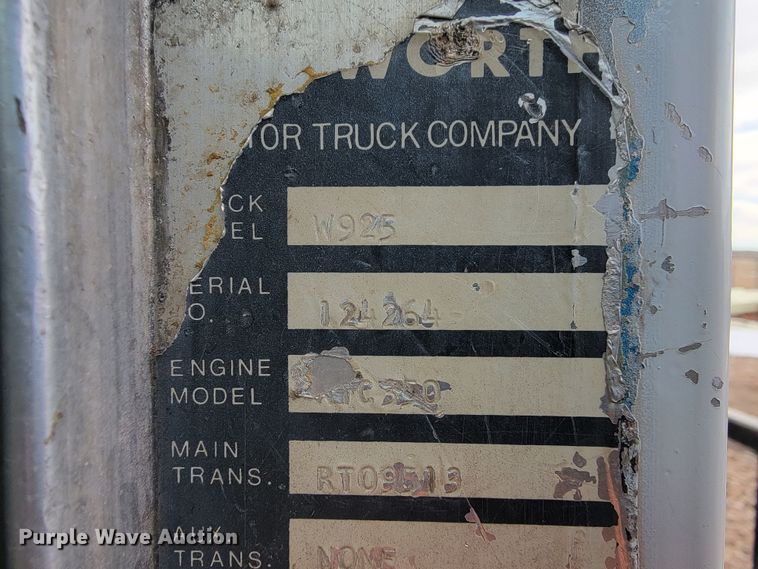 image for item ME9788 1972 Kenworth W925  tank truck