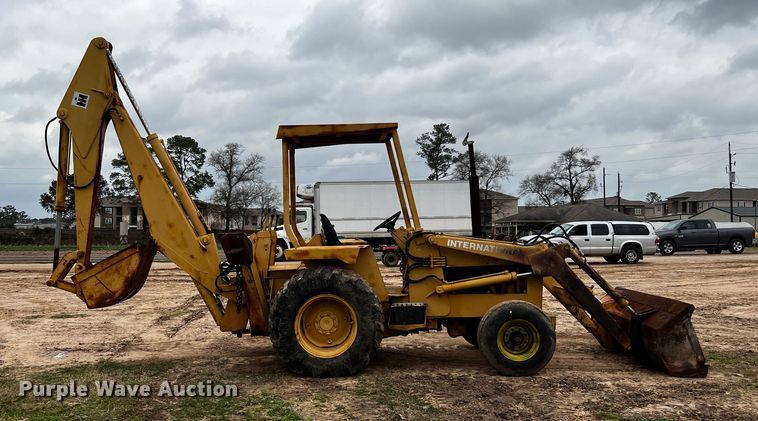 image for item MF9810 International 260  backhoe