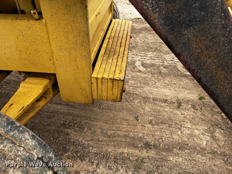 image for item MF9810 International 260  backhoe