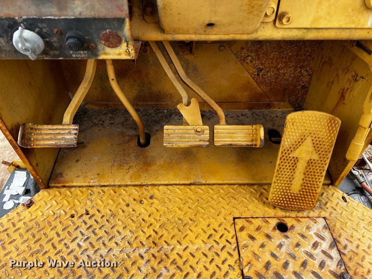 image for item MF9810 International 260  backhoe