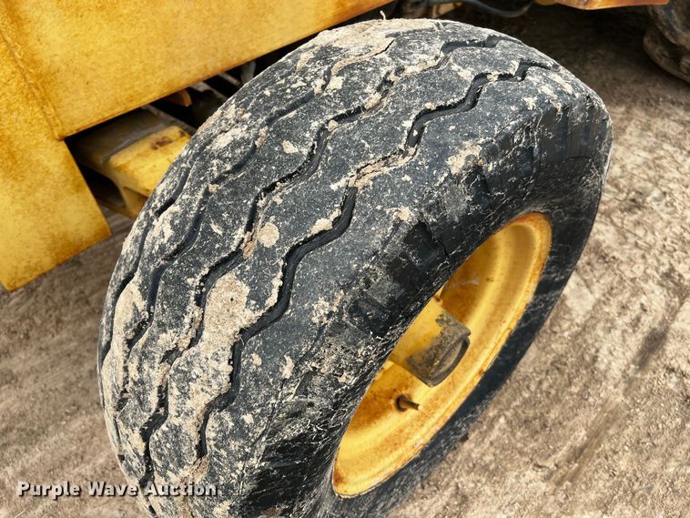 image for item MF9810 International 260  backhoe