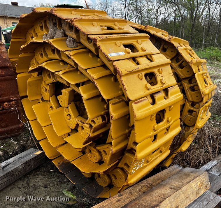 image for item MF9822 Caterpillar  D10R single grouser dozer tracks
