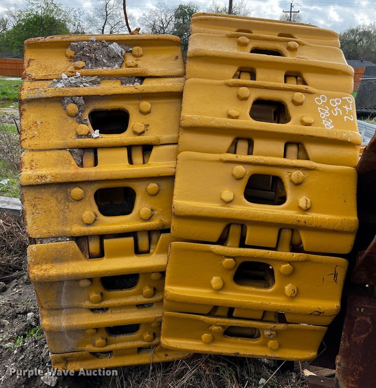 image for item MF9822 Caterpillar  D10R single grouser dozer tracks