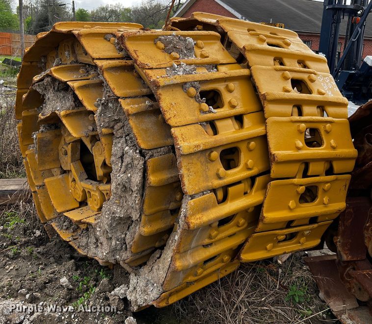 image for item MF9822 Caterpillar  D10R single grouser dozer tracks