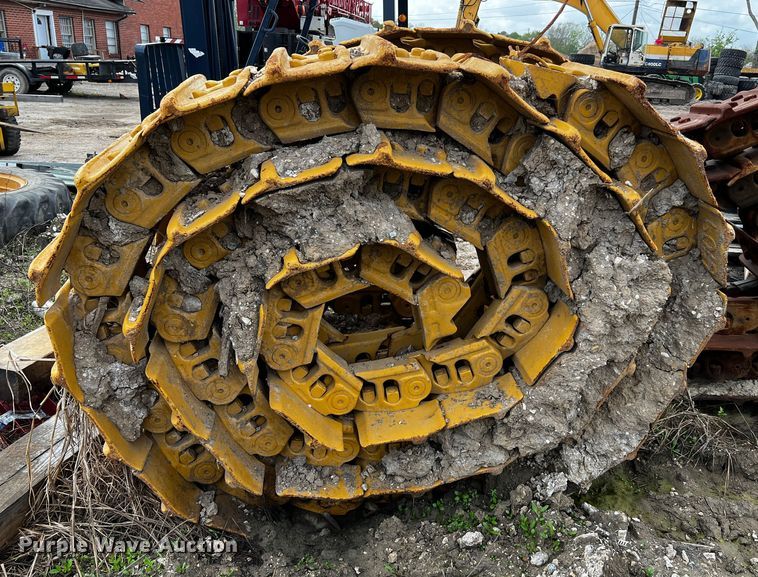 image for item MF9822 Caterpillar  D10R single grouser dozer tracks