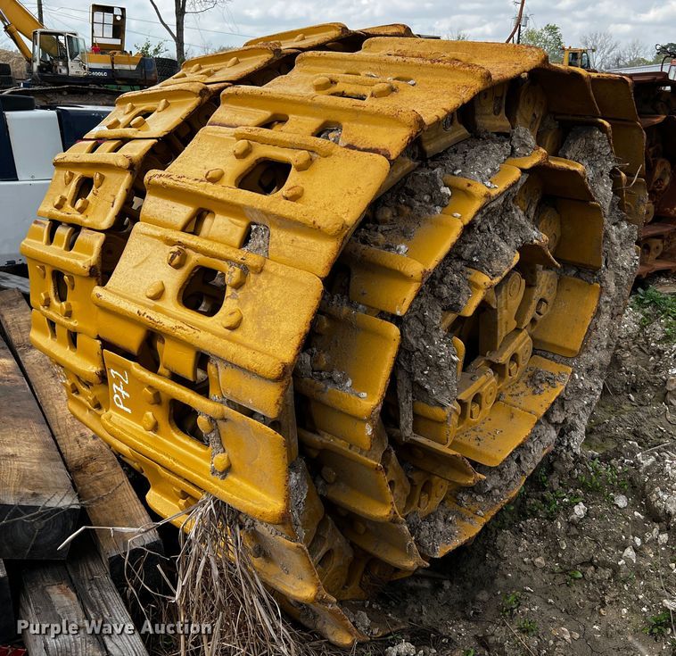 image for item MF9822 Caterpillar  D10R single grouser dozer tracks