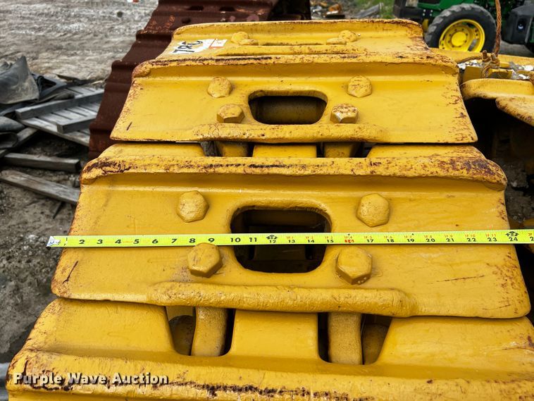 image for item MF9822 Caterpillar  D10R single grouser dozer tracks