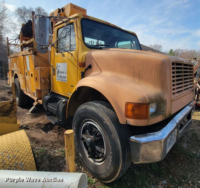 image for item MH9646 1997 International 4900  digger derrick truck