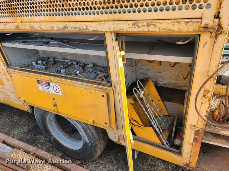 image for item MH9646 1997 International 4900  digger derrick truck