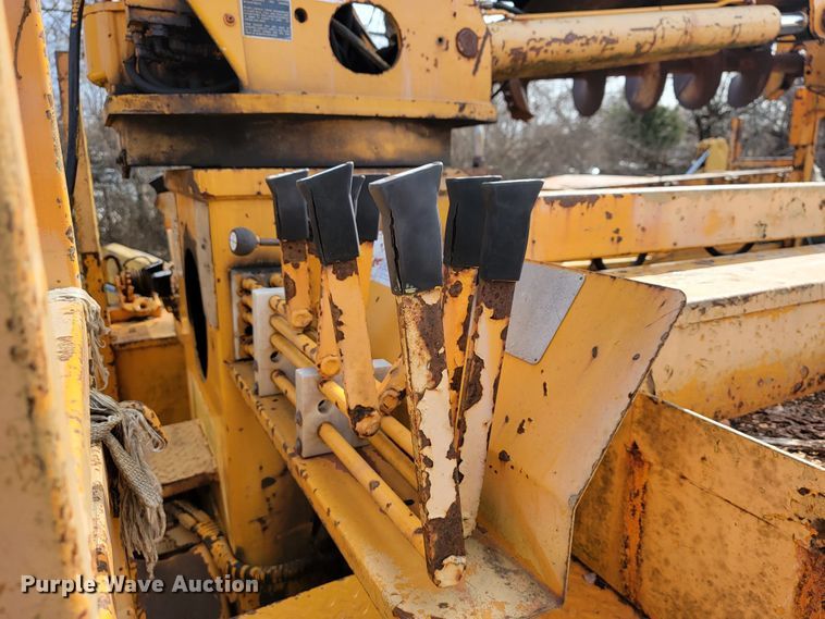 image for item MH9646 1997 International 4900  digger derrick truck